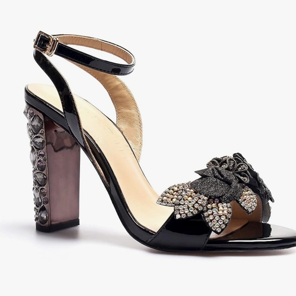 XOBZJH. Designer Sandals.